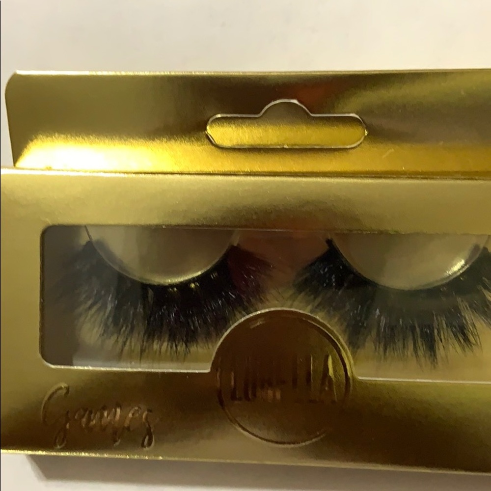 False Eyelash Strips